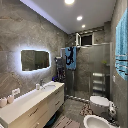 Quiet Upscale Area 2 Bedroom With Stunning View Appartement